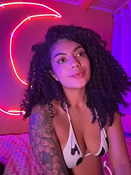Morenayaa live cam on StripChat