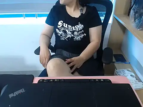 Roseasian live cam on StripChat