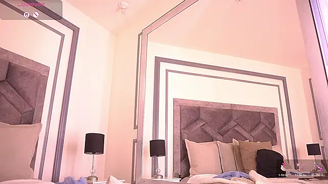 MiaKay1 webcam