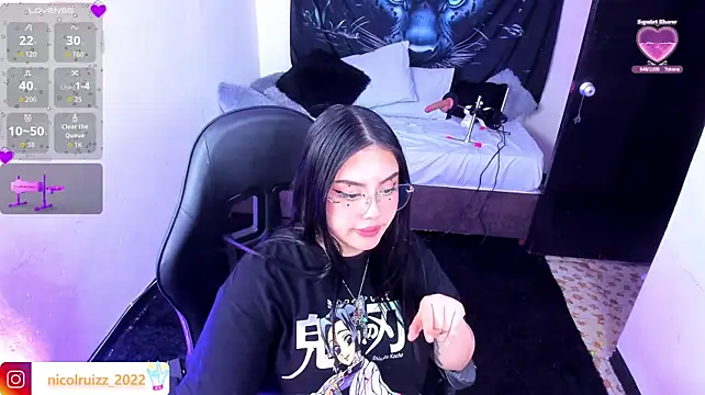 nicolle_ruizz (F young) - FINGERING MY JUICY PUSSY NAKED