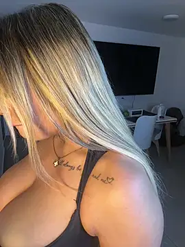 MiaWhitePink_