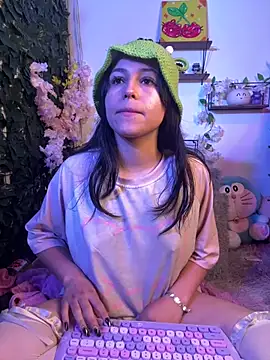 eymmy_24 (F young) - show ass+ spanks