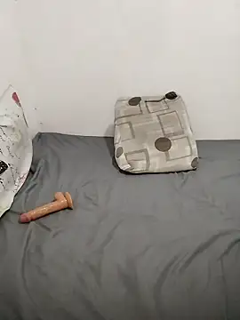 miabloom0 (F young) - Playing with my dildo