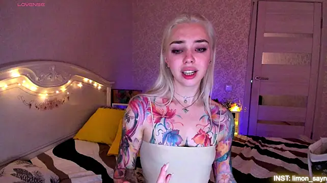 LillyMoure_ live cam on StripChat