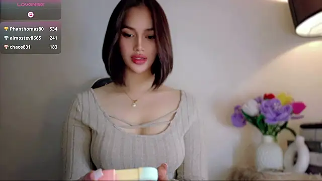 Anna_HollyDoll live cam on StripChat