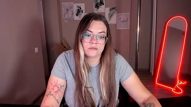 MiraTorson live cam on StripChat