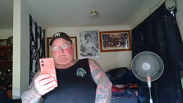 kinkyblueyes69 (M mature) - NAKED CLOTHES OFF