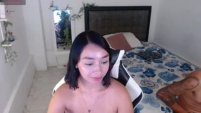 Ariel_Laurentt live cam on StripChat