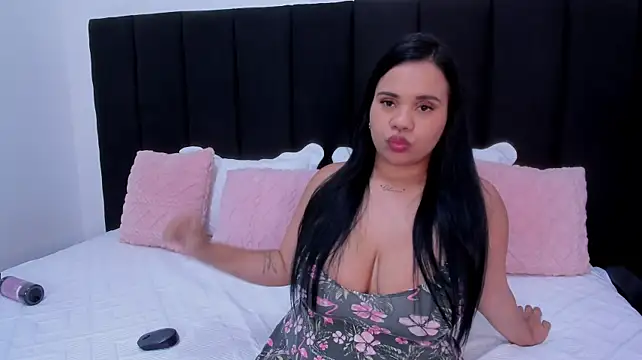 mariiana7 live cam on StripChat