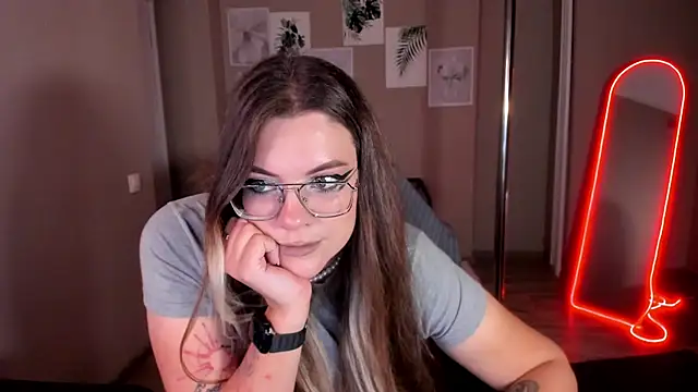 MiraTorson live cam on StripChat