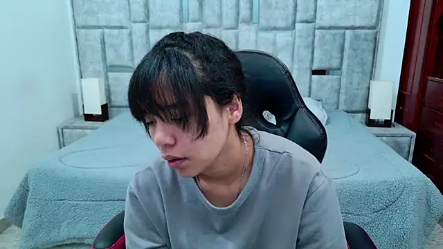 laureentt_ live cam on StripChat
