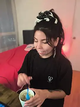 ivihetaira live cam on StripChat
