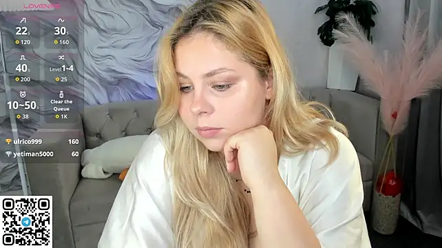 WetLuna1 live cam on StripChat