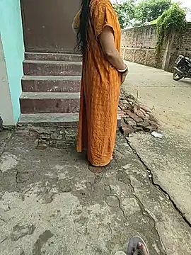 COUPLLE_VILLAGE