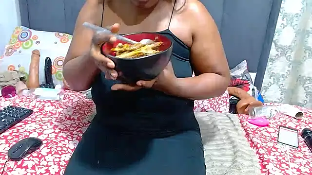 SwaziBeauty live cam on StripChat