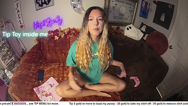 nikki_juggs (F milf) - Tip 20 or more to buzz me