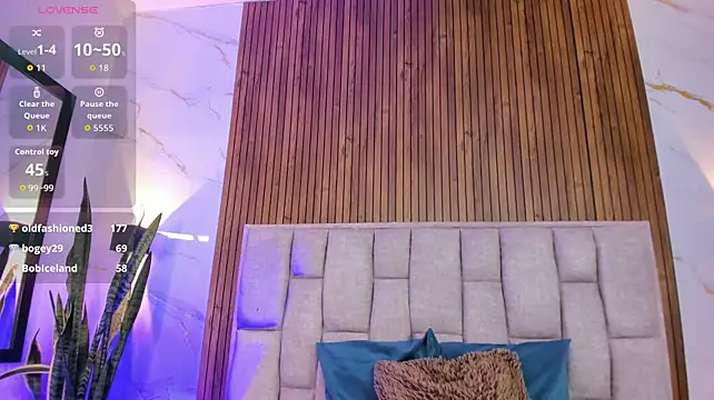 SckarletBloom live cam on StripChat