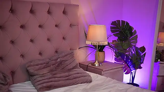 NicoleBella webcam