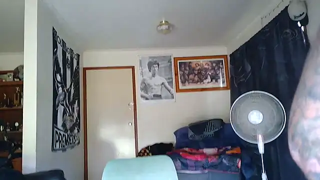 kinkyblueyes69 (M mature) - NAKED CLOTHES OFF