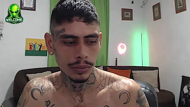 alpha_zom live cam on StripChat