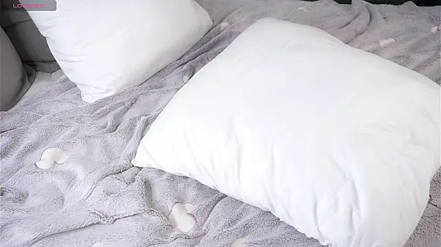 QueenieGitt live cam on StripChat