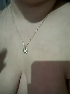 Naturalmentegostosa live cam on StripChat