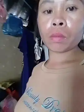 daisyy2 live cam on StripChat