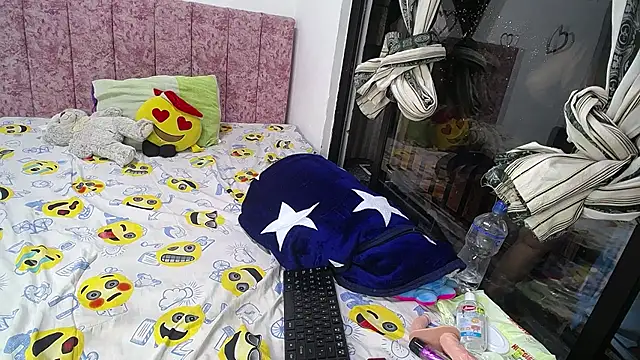 AndreaSwweettt live cam on StripChat