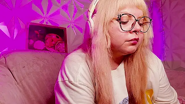 Satyn_doll live cam on StripChat