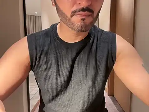 dubaiDickk live sex cam