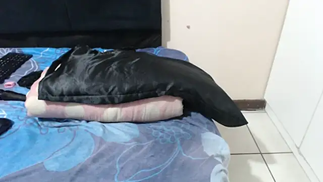 SweetHotBabby18 webcam