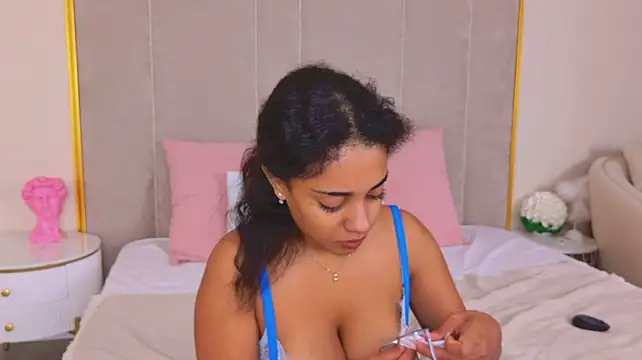 Luna_Cortier live webcam