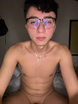 camirojas_boy (M young) - Finger into ass 👉🏼🍑