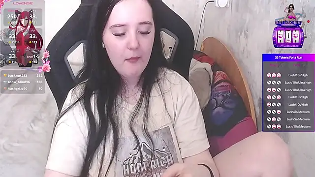 your_8a8y (F young) - dildo in that cute pussy!!!