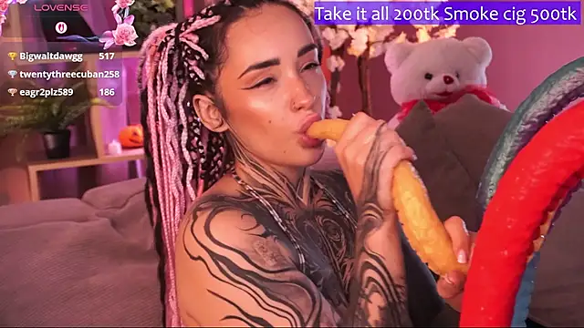 EvaCanton live cam on StripChat