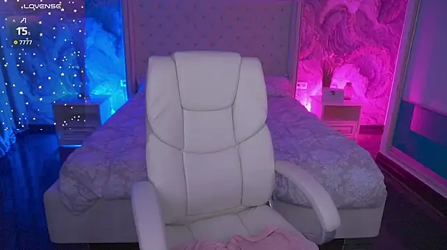 VikVikLove live cam on StripChat