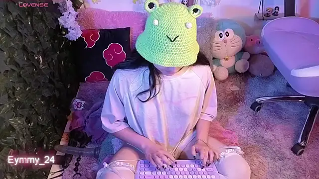 eymmy_24 (F young) - show ass+ spanks