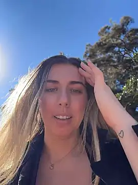 Aussielulu's live cam
