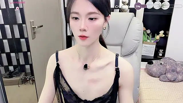 Yueyue-MM live cam on StripChat