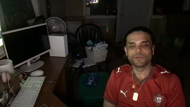icebergslim281 live cam on StripChat