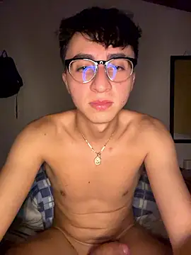 camirojas_boy (M young) - Finger into ass 👉🏼🍑
