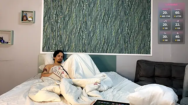 INSOMNIA_strip's room