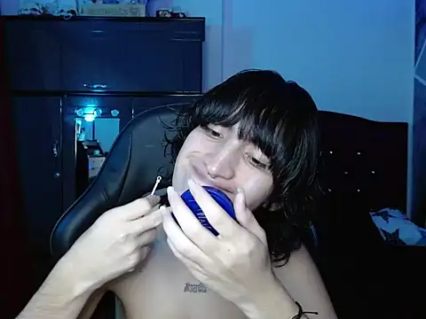 littlextreme live cam on StripChat