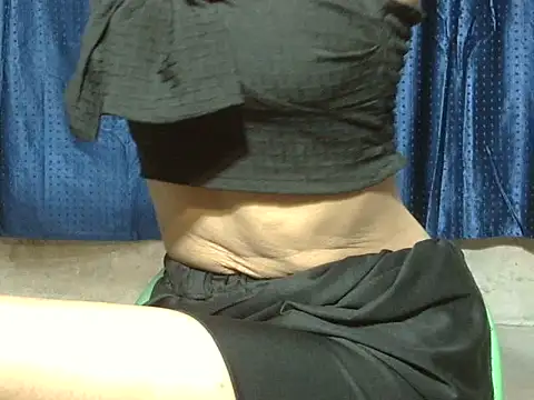 Thirsty_Moni webcam