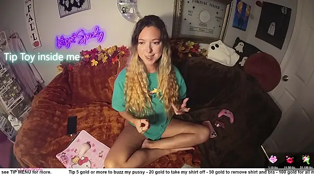 nikki_juggs (F milf) - Tip 20 or more to buzz me