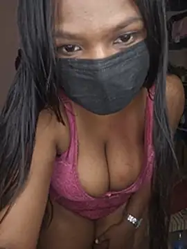 sluttyzoyaa webcam