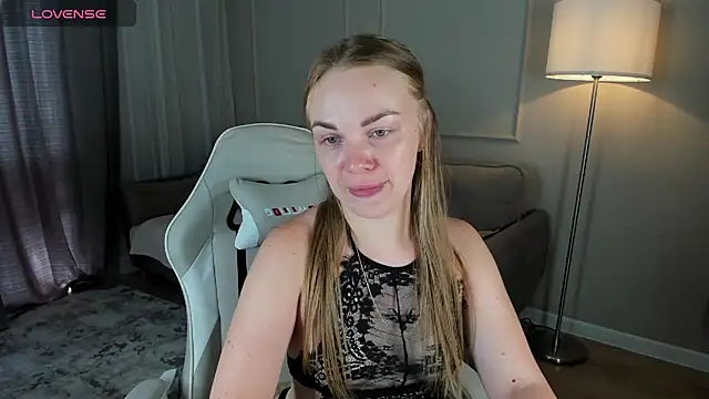 lolalitte live cam on StripChat