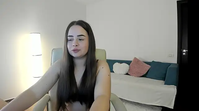 Sashavanee live cam on StripChat