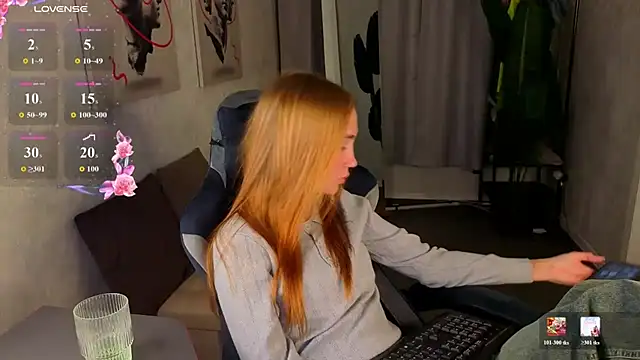 Princess__Lily live cam on StripChat