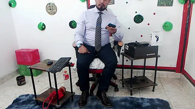 KalethBigDick live cam on StripChat